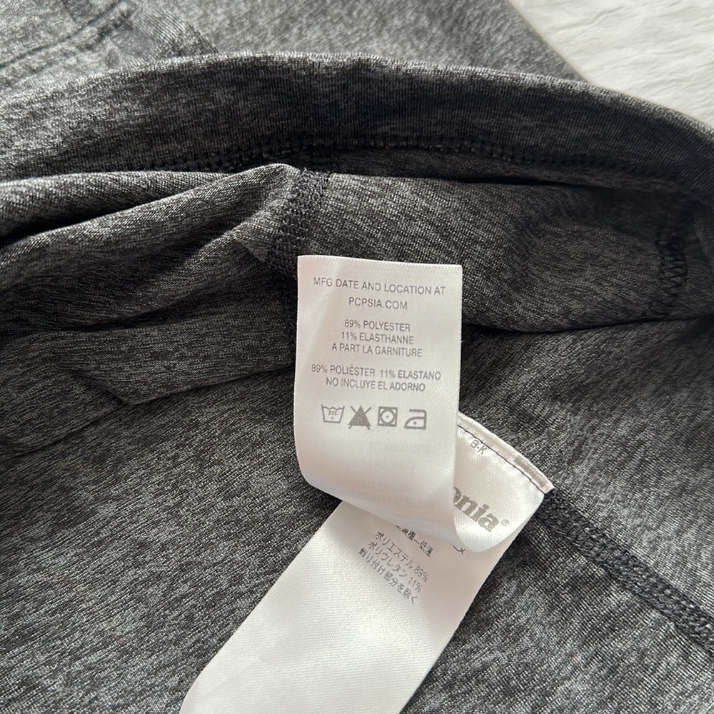 Patagonia women’s technical hoodie - Picture 5 of 5